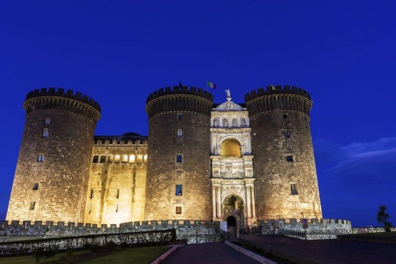 CASTEL NUOVO Maschio Angioino